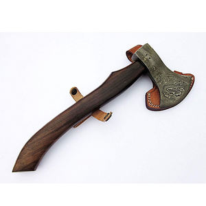 Hache de camping robuste en acier Damas, tête en acier à motif artisanal avec manche en bois massif pour la survie en plein air et le bushcraft - Product Image 6