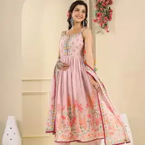 Truyền Thống Ấn Độ Mặc Đào In Không Tay Side Slit Mulmul Kurta Với Quần Và Dupatta Set Cho Phụ Nữ Với Giá Bán Buôn