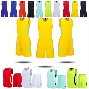 Uniforme de baloncesto: camiseta y pantalones cortos reversibles de poliéster transpirable con tela de malla estampada y logotipo - Product Image 4