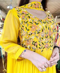 ชุดเดรสปักลายสไตล์ anarkali อินเดียสำหรับผู้หญิงชุดใส่ทำงานปักลายด้านล่างพร้อมชุดปาร์ตี้ dupatta ขายส่งราคาเสื้อผ้าพื้นเมือง - Product Image 5