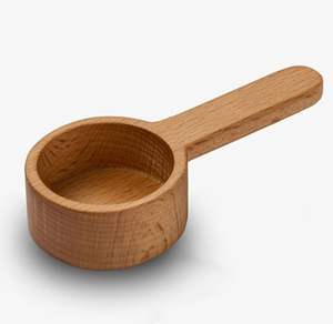 Cuchara de café de madera en tonos cálidos que añade un toque natural, elevando las encimeras del desayuno con una elegancia sutil en cualquier hogar. - Product Image 2