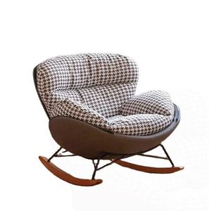 Chaise berçante de luxe en bois décorative tendance pour la décoration de la maison et la décoration du salon - Product Image 1