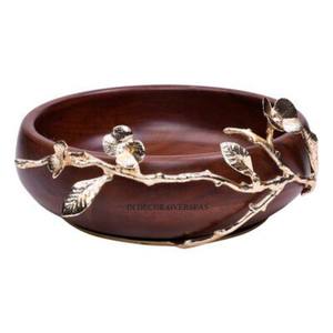 Bol de service de luxe en bois d'acacia de haute qualité, de forme ronde, pour noix et fruits secs, avec un design floral en métal doré - Product Image 1