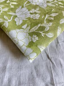 Tela de Algodón Estampada a Mano con Diseño Floral Verde Oliva, Patrón Botánico Europeo Clásico - Product Image 3