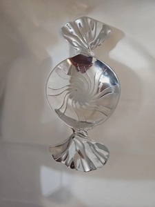 Bol de service en aluminium attrayant avec surface polie adapté aux réceptions de mariage, aux rassemblements de vacances et aux occasions spéciales - Product Image 5