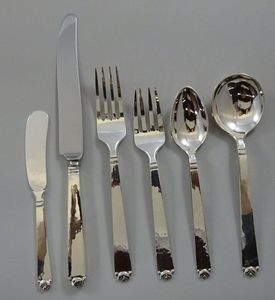 Ensemble de couverts en métal en acier inoxydable à finition polie de haute qualité conçu pour une durabilité durable - Product Image 1