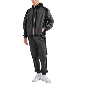 Survêtement en nylon à fermeture éclair de qualité supérieure avec logo et design personnalisés Services OEM Ensemble de survêtements en nylon pour hommes pour l'hiver - Product Image 1