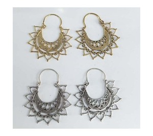 Pendientes colgantes de aleación de plata GS para mujer de estilo increíble, pendientes de aro de moda para fiesta de aniversario con patrón religioso de GC-ER-164 - Product Image 1