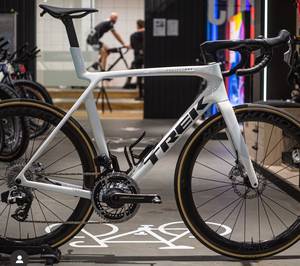 ขายสินค้าของแท้คุณภาพดี พร้อมจัดส่งรวดเร็ว สำหรับจักรยาน Trek Madone SLR 9 AXS Gen 8 ของแท้ - Product Image 2