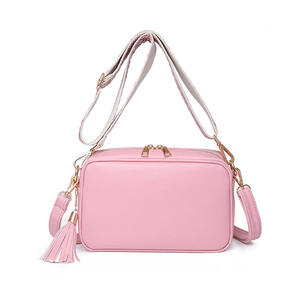 Correa tejida de cuero PU Diseño versátil de viaje con borla Estilo simple para damas Bolso de hombro cruzado para mujeres - Product Image 3