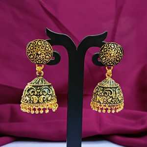ผู้ค้าส่งอินเดียเครื่องประดับแบบดั้งเดิมชาติพันธุ์ออกซิไดซ์ชุบทองโบราณแบบดั้งเดิมTampleเจ้าสาวJhumkaต่างหูชุดสําหรับผู้หญิง - Product Image 1