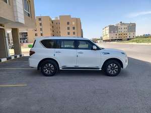 SUV d'occasion 2022, automatique, transmission intégrale, sièges en cuir, moteur 4.1-6L, régulateur de vitesse adaptatif, conduite à gauche, taille des pneus R18, toit ouvrant panoramique - Product Image 3