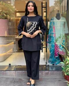 Conjunto de Bordado para Mujer, Estilo Casual para Fiesta, Corte Regular, Reversible, Elegante, Conjunto Coordinado Bordado en Negro, Tela de Rayón Grueso - Product Image 4