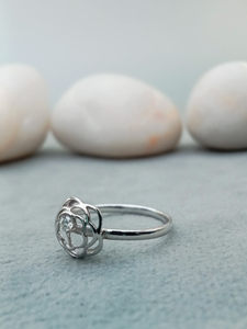 Bague de Fiançailles et de Mariage Personnalisée en Or Plaqué 14K pour Femme, Sertie de Moissanite Ovale Certifiée IGI, 100% Satisfaction - Product Image 4