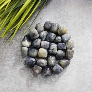 Vente en gros de pierres roulées d'iolite en vrac Cristaux de guérison naturels polis pour la méditation énergétique Reiki et la décoration intérieure - Product Image 3