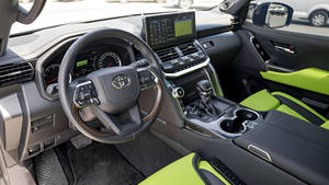 Toyota Land Cruiser LC300 VX 3.5P AT MY 2022 Negro, Impecable - Product Image 6