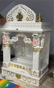 Mandir en marbre personnalisable avec des sculptures de paon détaillées et un design poli lisse - Product Image 2