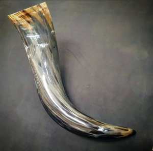 Tasse à corne à boire Viking authentique Divit | Chope à corne de bière médiévale authentique | Tasse à corne/Stein d'une capacité de 24oz. (Jarl, Poli) - Product Image 3