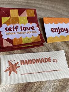 Etiquetas de ropa blancas privadas de poliéster tejido, fabricante de ropa, etiquetas de tela, cuello de hierro, Color personalizado, etiqueta con logotipo personalizado, ropa - Product Image 4