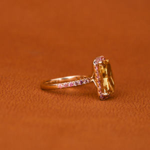 Jaune Radiant Cut Lab Grown Diamond Pink Diamond Bague de fiançailles en or massif 18 carats Style tendance Bague cadeau pour femme-Certifié IGI - Product Image 4