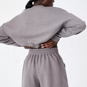 2022 nouveau Design femmes gaufré tricoté survêtement court ensemble ample Fitness séchage rapide respirant sweat brodé solide pull - Product Image 2