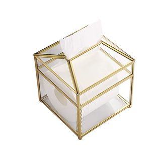 Porte-papier de soie carré en laiton et verre aspect royal pour la maison salon boîte à mouchoirs décorative en or fini - Product Image 1