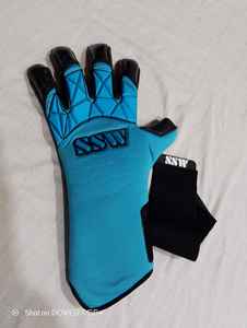 Guantes de portero personalizados impermeables de cuero de alta calidad antideslizantes para niños adultos uso deportivo de fútbol al aire libre - Product Image 5