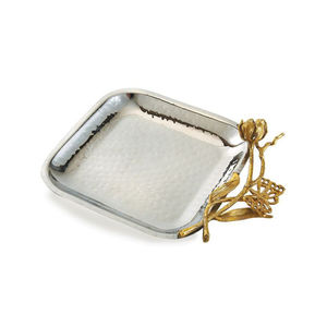 Plateau carré en métal martelé au design fabuleux fait à la main avec accent floral pour la restauration, accessoires de service de collations d'hôtel - Product Image 6