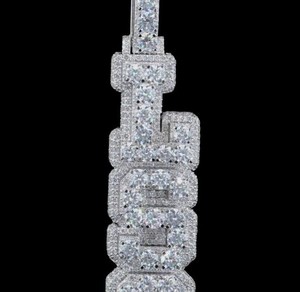 จี้เงินแท้ 925 สลักชื่อแนวตั้ง ประดับเพชรโมอิสซาไนต์ VVS แบบ Iced Out สไตล์ฮิปฮอป สำหรับงานปาร์ตี้ - Product Image 1