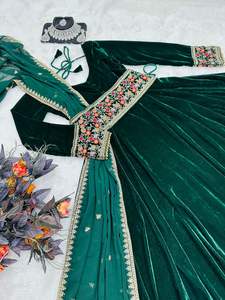 Robe de soirée longue en velours brodée pour femme, épaules dénudées, nouvelle collection automne - Product Image 6