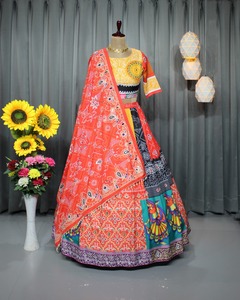 Les plus tendances Flair lourd Lehenga Choli Print Lehenga Choli Broderie exclusive Travail traditionnel Hiver Tendance - Product Image 4