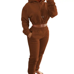 Conjunto de pantalones de chándal apilados con logotipo personalizado para mujer, colección de primavera 2025, patrón sólido con decoración de botones, Tops cortos - Product Image 3