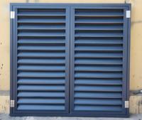 Volets roulants horizontaux modernes en aluminium avec persiennes en verre, volets fixes extérieurs durables et écologiques