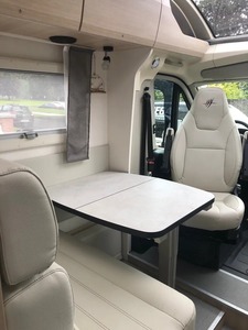 2024 Camping-car RAPIDO COMPACT C55 LHD 3 Couchette 4 sièges ceintures 14,000kms comme neuf intérieur et extérieur verrouillage central sur toutes les portes - Product Image 4