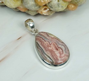 Colgante fino de plata de ley sólida 925 y collar de dijes con Rodocrosita rosa y incrustaciones de ajuste de bisel de diamante de corte de pera - Product Image 2