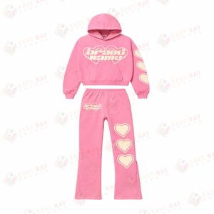 Conjunto de Sudadera Corta y Pantalones Deportivos Rojos Personalizados de San Valentín con Gráfico de Corazón, Ropa Deportiva a Juego - Product Image 2