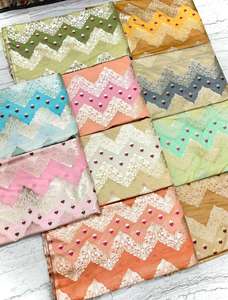 Tissu brocart de luxe respirant avec motif animal en zari doré, tissage uni pour sari, lehenga, robe, ameublement, artisanat - Product Image 2