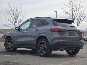 Mercedes-Benz GLA 250 4MATIC Hatchback 2026 Boîte de vitesses automatique Direction assistée Turbo Transmission intégrale Cuir clair Certifié Propre et peu utilisé - Product Image 2