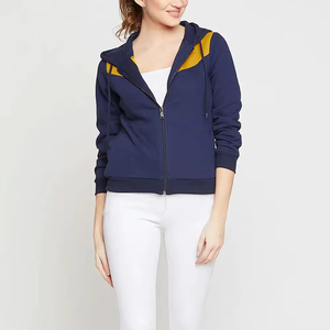 Sudadera con Capucha de Algodón 100% para Mujer, Fabricada en Pakistán, Estilo Moderno para Invierno con Logotipo Frontal, Color Sólido - Product Image 4