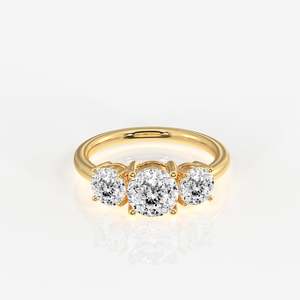 แหวนเพชรเลี้ยงในห้องปฏิบัติการทรงโปรตุเกสประดับเพชรสามเม็ดในทอง 14K - Product Image 1