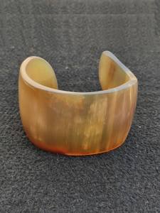 กำไลข้อมือทำมือจากเขาสัตว์ธรรมชาติ สีธรรมชาติ ดีไซน์สวยงามที่สุด เครื่องประดับจากเขาควายและเขาสัตว์อื่นๆ สำหรับงานแต่งงาน - Product Image 3