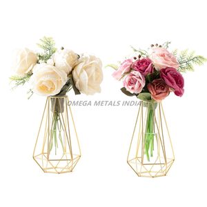 Vases en métal de luxe de couleur noir mat présentant une forme ovale unique avec une surface texturée pour un style de décoration intérieure contemporaine - Product Image 4