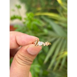 Anillo de Plata 925 con Diseño de Amor y Cristales Elegantes - Product Image 1