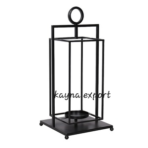 Farol de Metal Hecho a Mano de Diseño Moderno, Duradero y Resistente, Color Negro, para Decoración Navideña de Lujo para el Hogar - Product Image 3