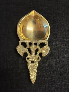 Pure Brass Geometric Solid Pattern Diya for Pooja Handmade Traditional <b>Oil</b> <b>Lamp</b> for Home Temple Diwali Christmas Festival - Product Image 4