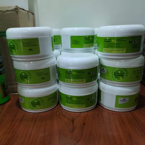 Pomada para el Cabello al por Mayor, Base de Aceite y Agua, Voluminizadora, Brillante, Suavizante, Unisex, Sin Químicos Dañinos, Envase de Vidrio Premium - Product Image 1