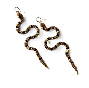 Pendientes de serpiente con cuentas personalizadas con cuentas de semillas, artesanía al por mayor, pendientes de serpiente a la moda, bordado de cuentas de semillas - Product Image 1