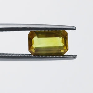 พลอยไพลินสีเหลืองธรรมชาติ 100% คุณภาพเยี่ยม ทรงเหลี่ยม ขนาด 2.02 กะรัต ผ่านการอบความร้อน เหมาะสำหรับทำแหวน หินประจำเดือนกันยายน - Product Image 3