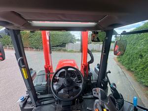 Tracteur à roues Kubota M6-132 Kubota M7-132 DELUXE 4WD 128 CV, moteur neuf, utilisation agricole, 130 heures d'utilisation - Product Image 3