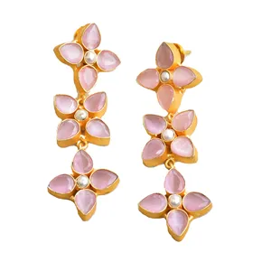 Boucles d'oreilles pendantes en laiton naturel, pierre semi-précieuse naturelle de qualité supérieure, finition plaquée or 18 carats, sans nickel, durables, qualité supérieure, prêtes pour le B2B - Product Image 1